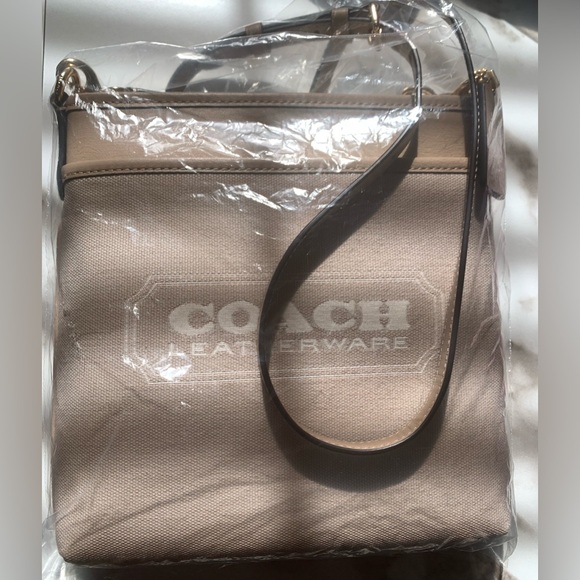 LAST ONE! NWOT Coach Kitt Jacquard Crossbody - Picture 3 of 9